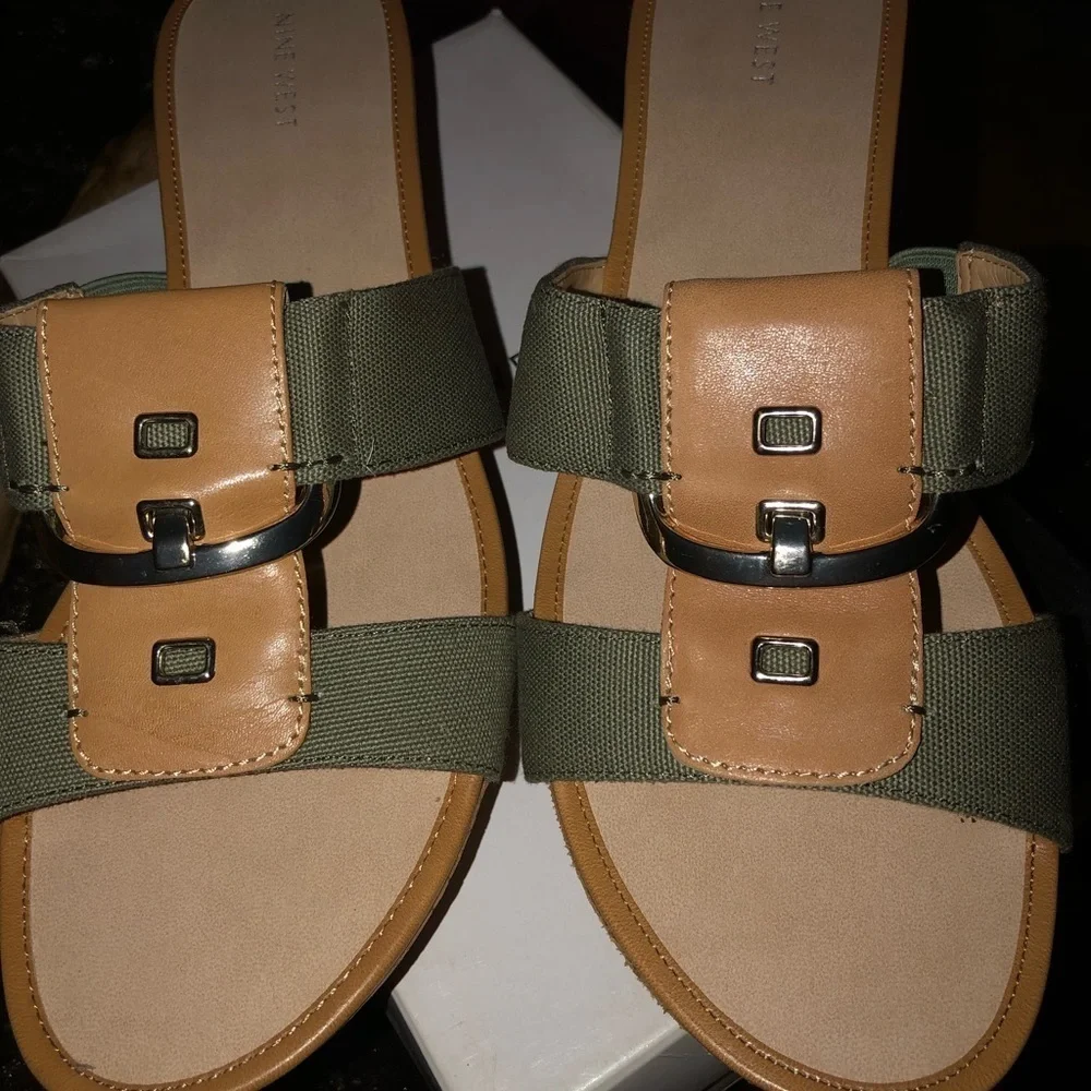 Nine West size 10.5 green canvas and tan leather sandal silver buckle detail